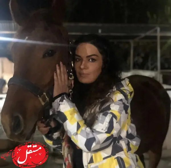 اسب زیبای خانم بازیگر + عکس