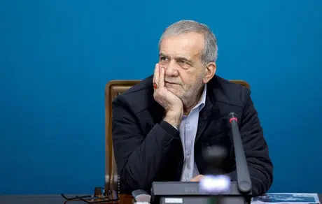 انتقاد صریح اصلاح‌طلبان و اصولگرایان از پزشکیان