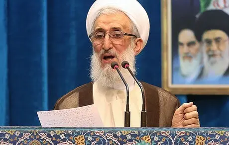 کسی که دیروز انقلابی بود امروز در فتنه‌ها دیده می‌شود 