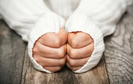 یخ بودن دست و پا بی دلیل نیست