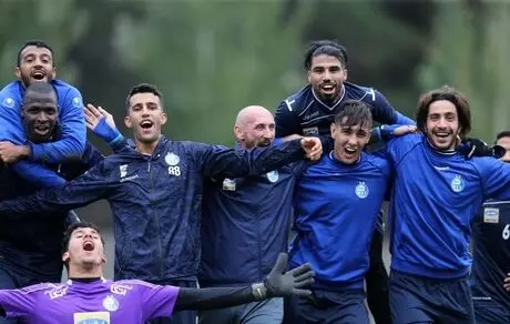 نام سرمربی استقلال در فهرست ارسالی به AFC چه کسی است؟