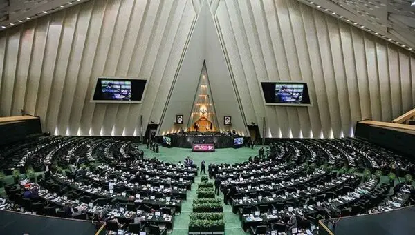 مجلس جای نماز جماعت و ختم قرآن است یا تصویب قانون؟