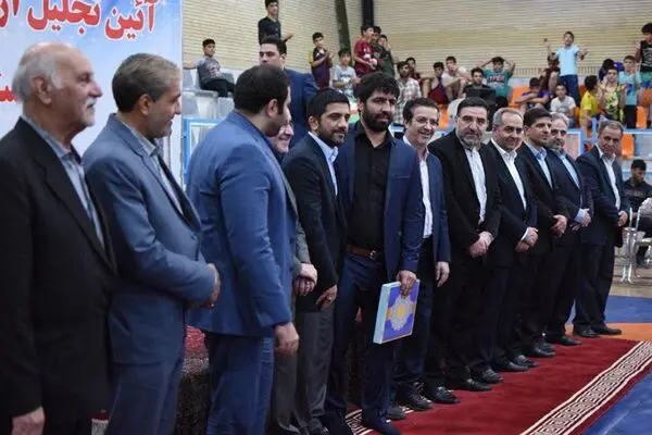 حضور علیرضا دبیر در مراسم آیین تجلیل از قهرمانان کشتی استان قم 