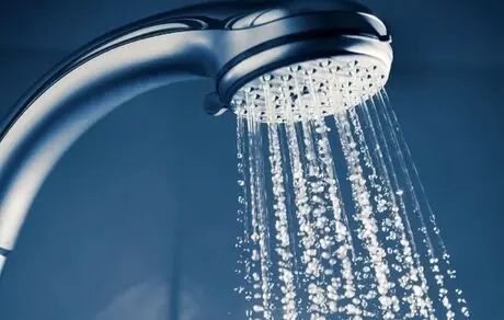 دوش گرفتن در صبح بهتر است یا در شب؟