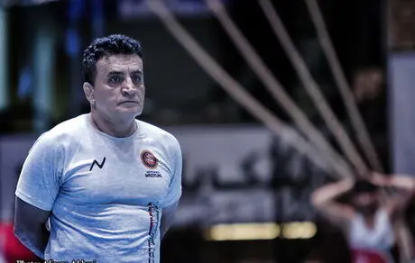 بنا: علی‌نژاد بگذارد مهر سرپرستی‌اش خشک شود بعد صحبت کند