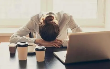 چگونه از شر افکار شبانه موقع خواب راحت شویم؟
