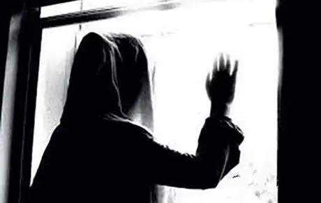 رسوایی یک زن در مقابل مدیرش