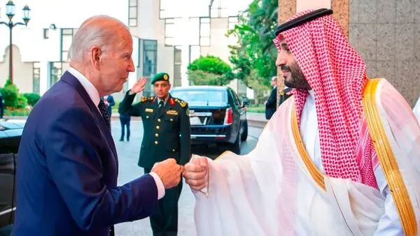 زمانی که بایدن با محمد بن سلمان مشت به مشت شد به چه فکر می‌کرد؟ 