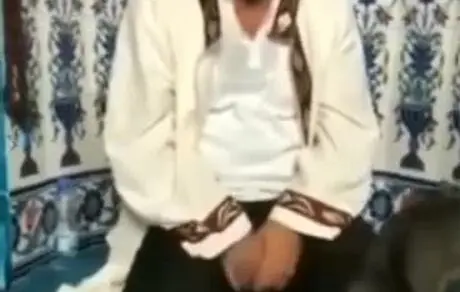 قاری قرآن و گربه‌اش