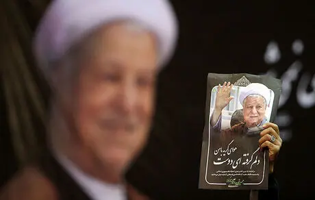 برخی افراد می‌خواهند من را روبروی نظام قرار دهند 