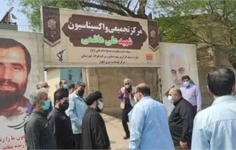 بازدید مدیرعامل فولاد خوزستان از مرکز واکسیناسیون شهید حاج علی هاشمی 