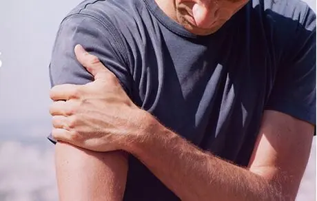 چرا عضلاتم می‌گیرند؟
