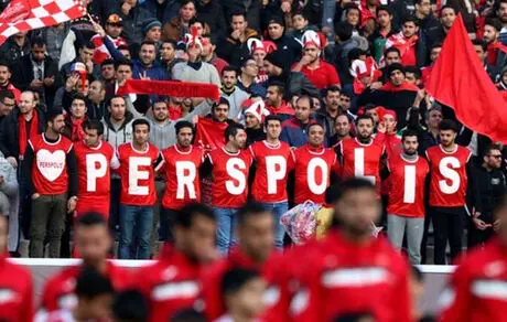 
هواداران پرسپولیس در قفس خونین !!