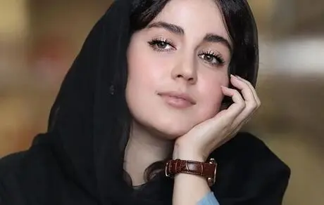 تیپ منشوری افسانه پاکرو در دانشگاه ترکیه + عکس