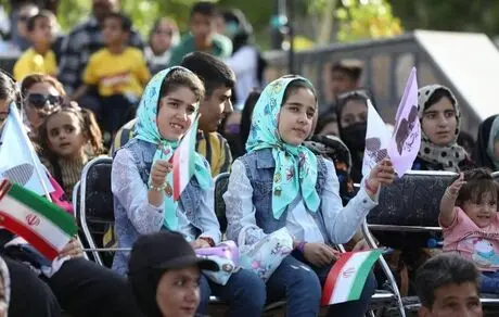 دومین همایش بزرگ دوقلوها و چندقلوهای سیرجانی برگزار شد