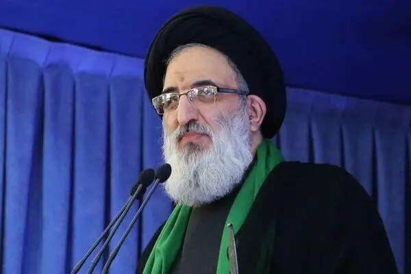 امام جمعه کرج: زنان ایرانی سگ باز شده‌اند!