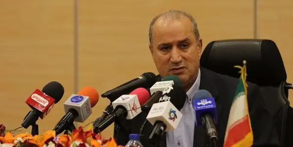 اگر در ورزشگاهی شعارهای نژادپرستانه سر داده شد، داور بازی، مسابقه را تعطیل کند
