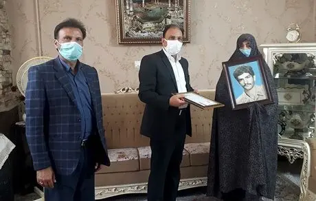 دیدار کارمندان شعب بانک دی در سراسر کشور با خانواده های شهدا و ایثارگران