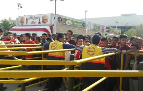 ۱۰ هزار نفر بدون بلیت الکترونیکی وارد ورزشگاه آزادی شدند!
