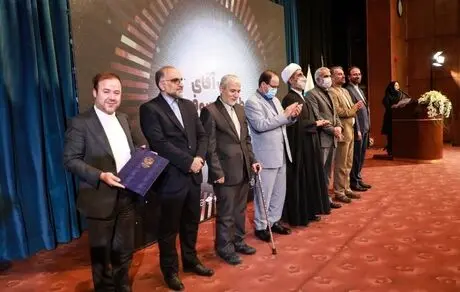 مدیر عامل فولاد هرمزگان، چهره شاخص همایش ملی ترویج اخلاق حرفه‌ای و مسئولیت‌پذیری اجتماعی دانشگاه تهران