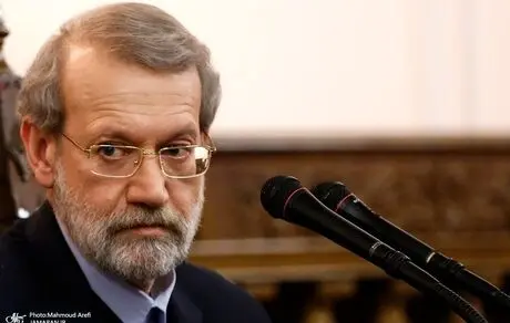 لاریجانی: مشخص کنید حکومت در چه حد می‌تواند در زندگی مردم دخالت کند