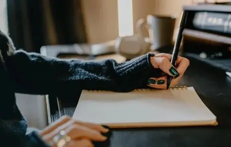 چگونه سریع‌تر بنویسیم: 15 روش مفید برای دانش‌آموزان!

