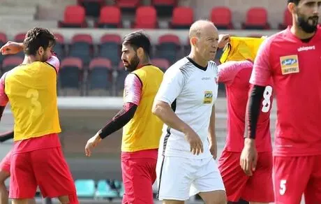 زمزمه جدایی چند بازیکن پرسپولیس در نیم‌فصل به بهانه نیمکت‌نشینی 