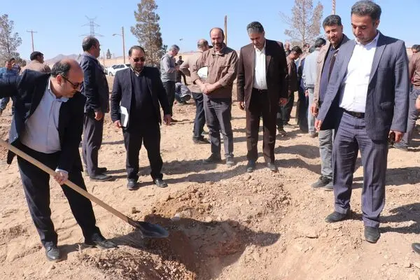کاشت نهال در ۲۲ هکتار از اراضی شرکت آلومینای ایران