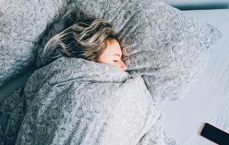 خانم ها به خواب بیشتری نیاز دارند یا آقایان؟