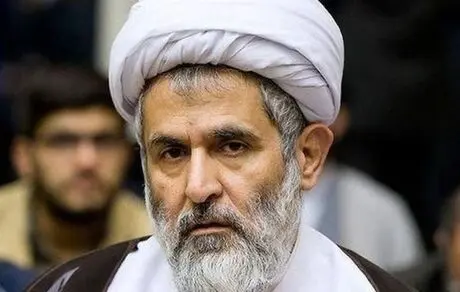 باید مراقب بود تا نفوذى‌ها و ضد انقلابی‌ها وارد مجلس نشوند