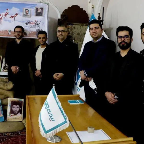 «میز خدمت» بیمه دی در مصلی شهر اردبیل