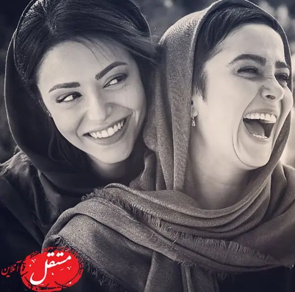 خنده های الناز حبیبی در بغل دوستش + عکس