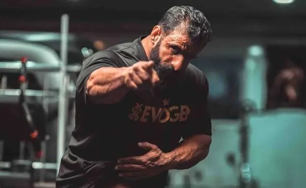 خط و نشان هادی چوپان برای حریفان خود: رقابت با من وحشتناک است برادر خوش‌تیپ! + عکس