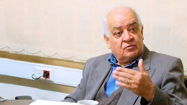 نیروی انسانی را رایگان در اختیار کشور بیگانه می‌گذارند آن وقت مرگ بر آمریکا هم می‌گویند