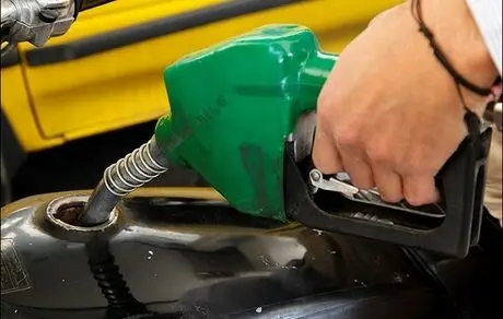 وزیر کشور از عرضه بنزین ۵۰۰۰ تومانی در بازارچه‌های مرزی خبر داد