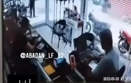 لحظه فروریختن ساختمان متروپل از زاویه دوربین مداربسته
