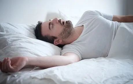 چرا افرادی که خروپف می‌کنند زودتر پیر می‌شوند؟