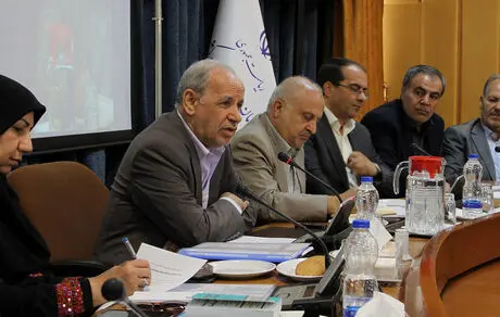همسان‌ سازی حقوق کارکنان قراردادی و پیمانی در دستور کار دولت قرار دارد