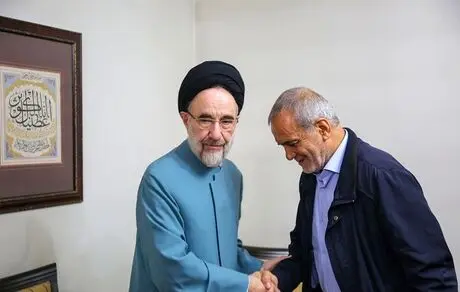 خاتمی: به پزشکیان رأی می‌دهم 