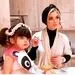 وقتی نیوشا ضیغمی به دلوین کوچولو غذا می دهد