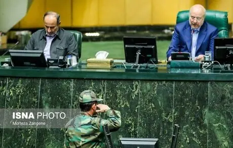 احترام نظامی به قالیباف در صحن علنی مجلس!