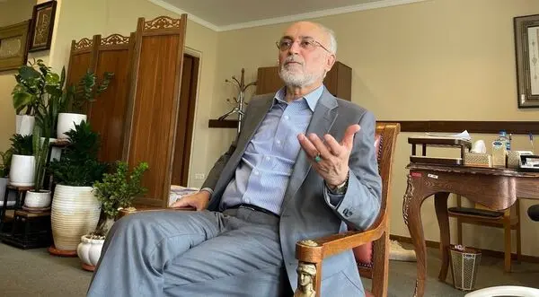 کسانی که به کشور خیانت کردند از استان خود‌شان هم خارج نشده بودند چه رسد به اینکه دوتابعیتی باشند! 