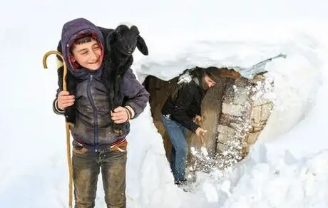 بارش ۲ متر برف در روستایی در استان مرزی وان ترکیه/ خبرگزاری آناتولی