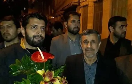 جشن تولد احمدی‌نژاد در جمع هوادارانش +عکس