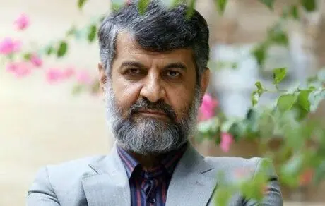 رنگ عوض کردن‌های مهدی نصیری آدم را یاد آفتاب پرست می‌اندازد