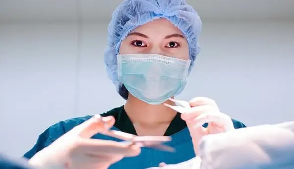اعمال جراحی که سلامتی زنان جراح را به خطر می‌اندازد