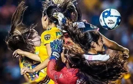 عکس جالب از فوتبال زنان در مکزیک 