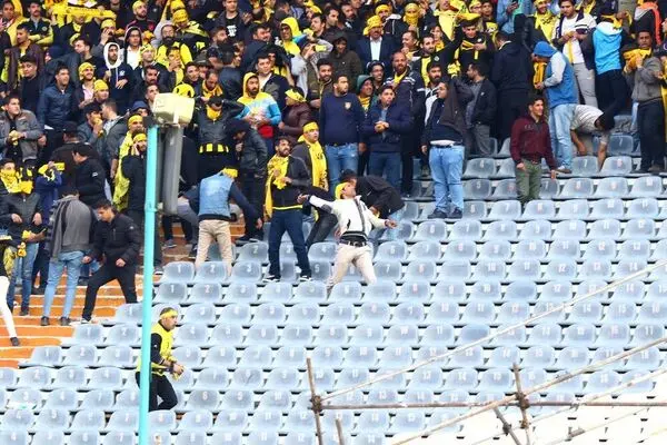 قانون حضور 30 درصدی تماشاگر برای پرسپولیس - سپاهان اجرا می شود؟
