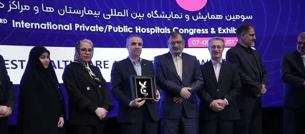 اهدای تندیس "برترین رهبران حوزه سلامت" به بانک رفاه کارگران