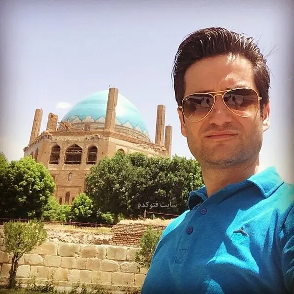 عکسی از پویا امینی در محوطه لاکچری
